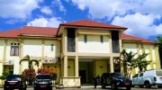 Enam fraksi di DPRD Kabupaten Dompu mengusulkan satu nama untuk menduduki jabatan Sekretaris DPRD (Sekwan) Kabupaten Dompu. Nama yang diusulkan adalah Anike Kusumawati, S.SiT., M.Kes.