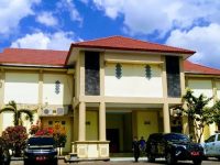 Enam fraksi di DPRD Kabupaten Dompu mengusulkan satu nama untuk menduduki jabatan Sekretaris DPRD (Sekwan) Kabupaten Dompu. Nama yang diusulkan adalah Anike Kusumawati, S.SiT., M.Kes.