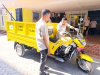 Bantu Petugas Kebersihan, DLH Makassar Hibahkan Motor Tiga Roda untuk Pasar Senggol 29 11802e34 0631 4e46 803c 494b9e897ad2