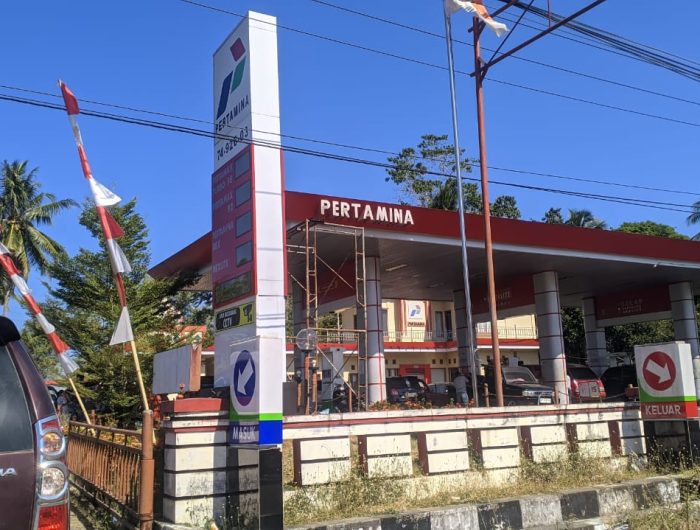 Terciduk! Mobil Diduga Pakai Tangki Modif Isi BBM di SPBU Sinjai, Warga Emosi Ngantre Berjam-jam 13 2144953a 06f7 4f55 8ff3 b68f9d2b36d0