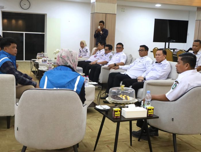 Respons Keluhan Warga, Tasming Hamid Minta PLN Segera Atasi Pemadaman Bergilir di Parepare 12 Wali Kota Parepare, Tasming Hamid, merespons cepat keluhan masyarakat terkait pemadaman listrik secara bergilir yang terjadi di sejumlah kecamatan di Kota Parepare.