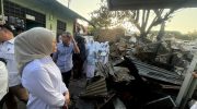 Dewan Pimpinan Cabang (DPC) Partai Gerindra Kota Makassar menyalurkan bantuan kepada warga yang terdampak kebakaran di kawasan Asrama Kodam Mattoangin, Kecamatan Mamajang, Kota Makassar, Rabu (2/9/2026).