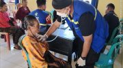 Tim Emergency Medical Team (EMT) Komposit memberikan pelayanan kesehatan kepada warga terdampak di Desa Wolokota dan Desa Kekasewa, Kecamatan Ndona, Kabupaten Ende, Nusa Tenggara Timur (NTT), Minggu (31/8/2026).