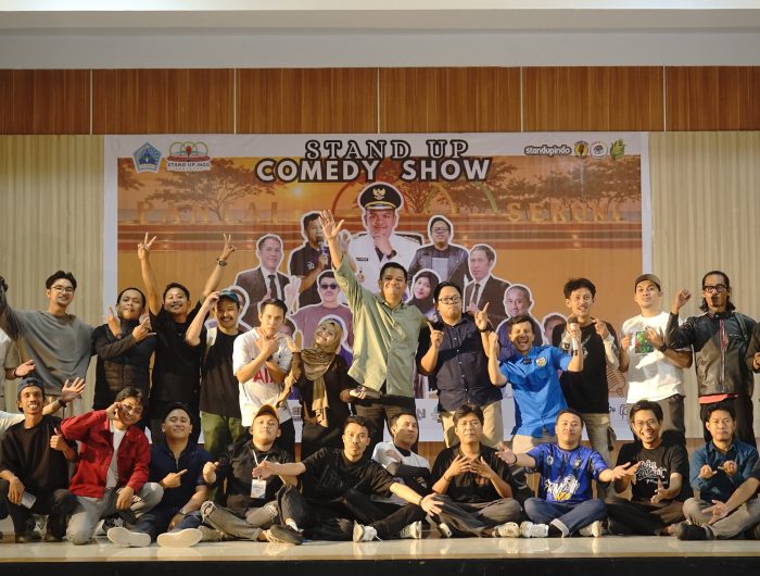 Bupati Bantaeng, M. Fathul Fauzy Nurdin, membuka secara resmi gelaran Stand Up Comedy Show Sulsel Special Roasting Bupati Bantaeng di Gedung Balai Kartini Kabupaten Bantaeng, Jumat malam, (4/9/2026).