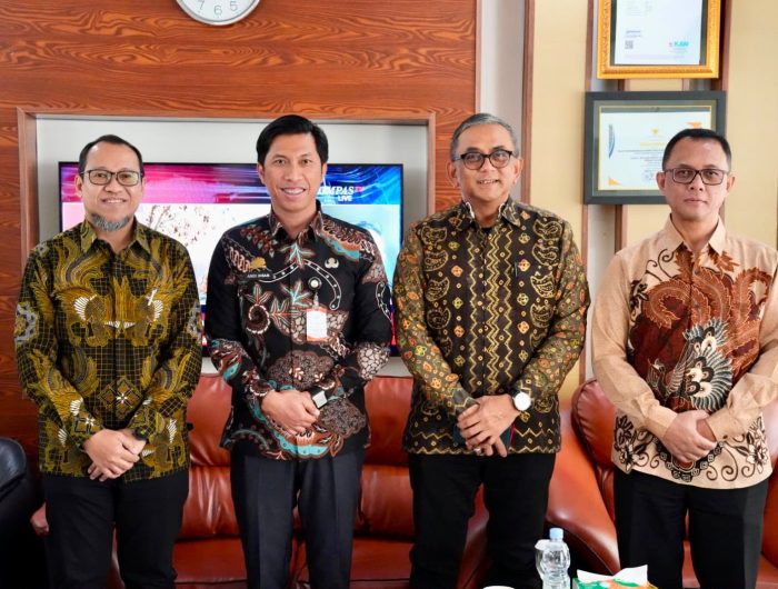 Kepala Dinas Bina Marga dan Bina Konstruksi Provinsi Sulawsi Selatan Ir. H. Andi Ihsan. S.T., M.M mewakili Gubernur Sulawesi Selatan dalam sela kunjungan kerja Sekretaris Jenderal Kementerian Pekerjaan Umum RI Apri Artoto, S.T., M.P.P.M. Jumat, (4/9/2026).