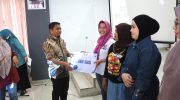 Pemerintah Kota Parepare menyerahkan bantuan peralatan kepada sejumlah pelaku Usaha Mikro, Kecil, dan Menengah (UMKM) sebagai bagian dari upaya mendorong pengembangan usaha dan peningkatan kesejahteraan masyarakat.