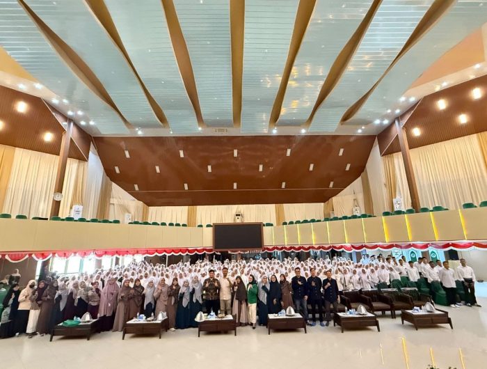 265 Mahasiswa Baru Farmasi UMI Dibekali Wawasan Transformasi Digital 13 Sebanyak 265 mahasiswa baru Program Studi Sarjana Farmasi Universitas Muslim Indonesia (UMI) Tahun Akademik 2026/2027 mengikuti Studium Generale 2026 di Auditorium Al-Jibra, Kampus II UMI, Sabtu (12/9/2026).
