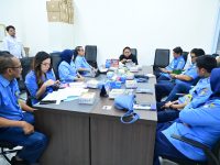 Rapat dengan PDAM, Komisi B Puji Langkah Direksi Perkuat Distribusi Air di Tengah Kemarau 16 Plt Direktur Utama Perumda Air Minum Kota Makassar, Andi Syahrum bersama Plt Direktur Keuangan Perumda Air Minum Kota Makassar menghadiri rapat kerja dengan Komisi B DPRD Kota Makassar di Kantor DPRD Kota Makassar, Jalan AP Pettarani, Senin (14/9/2026).
