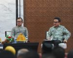 Sekretaris Daerah Provinsi Sulawesi Selatan, Jufri Rahman memandu Rapat Koordinasi Percepatan Pertumbuhan Ekonomi se-Sulawesi yang diselenggarakan Kementerian Dalam Negeri Republik Indonesia di Ruang Pola Kantor Gubernur Sulsel, Jumat (18/9/2026).