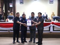 APBD Perubahan 2026 Parepare Naik Rp68 Miliar, Pendapatan Diproyeksi Rp933,36 Miliar 17 Wali Kota Parepare, Tasming Hamid, menyerahkan Rancangan Peraturan Daerah (Ranperda) tentang Anggaran Pendapatan dan Belanja Daerah (APBD) Perubahan Tahun Anggaran 2026 kepada DPRD Kota Parepare.