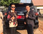 Menghormati Bupati bukan berarti semua orang harus diam. Begitu pula mengkritik pemerintah bukan berarti seseorang sedang memusuhi pemerintah.