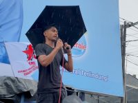 Ketika Kekuasaan Menertawakan Pakar, Siapa yang Menguji Kebijakan? 24 Ada satu pertanyaan yang seharusnya lebih penting daripada sekadar memperdebatkan satu kata yang keluar dari podium kekuasaan: bagaimana seharusnya pemerintah memperlakukan kritik dari para pakar?