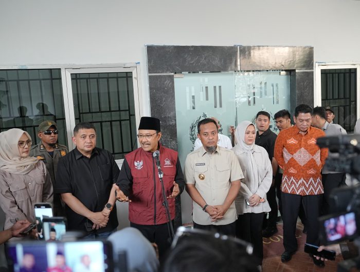 Wali Kota Appi - Mensos RI, Luncurkan Gerakan Peduli Tetangga di Makassar, Digitalisasi Bansos Mulai Dipercepat 13 877bf877 42bd 42d8 ba26 ca1c7c902f5e