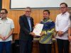 Wali Kota Parepare, Tasming Hamid menghadiri pertemuan dalam rangka pengawasan terhadap permasalahan aset Pemerintah Daerah, Barang Milik Daerah (BMD), Badan Usaha Milik Daerah (BUMD), serta penyerahan sertifikat tanah aset Pemda/BMD/BUMD.