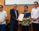 Wali Kota Parepare, Tasming Hamid menghadiri pertemuan dalam rangka pengawasan terhadap permasalahan aset Pemerintah Daerah, Barang Milik Daerah (BMD), Badan Usaha Milik Daerah (BUMD), serta penyerahan sertifikat tanah aset Pemda/BMD/BUMD.