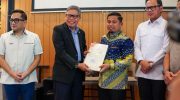 Wali Kota Parepare, Tasming Hamid menghadiri pertemuan dalam rangka pengawasan terhadap permasalahan aset Pemerintah Daerah, Barang Milik Daerah (BMD), Badan Usaha Milik Daerah (BUMD), serta penyerahan sertifikat tanah aset Pemda/BMD/BUMD.
