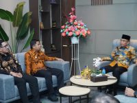 Pemerintah Kota Parepare mempelajari strategi peningkatan Pendapatan Asli Daerah (PAD), inovasi Mataram Pintar, dan penerapan Satu Data saat melakukan kunjungan kerja ke Pemerintah Kota Mataram, Nusa Tenggara Barat, Kamis (8/10/2026).