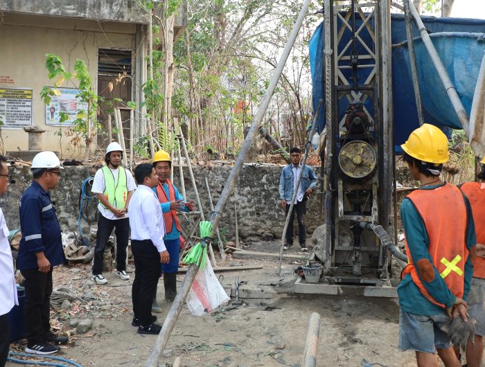 Tasming Hamid Turun Lapangan, Tinjau Kualitas Jalan dan Proyek Sanitasi di Parepare 13 Wali Kota Parepare, Tasming Hamid, meninjau hasil pengerjaan pembangunan infrastruktur jalan serta memantau sejumlah proyek sanitasi di wilayah Kota Parepare.
