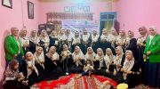 Dosen Fakultas Farmasi Universitas Muslim Indonesia (UMI) melaksanakan kegiatan pengabdian kepada masyarakat melalui edukasi penggunaan obat yang aman dan pemanfaatan herbal berbasis pengetahuan kefarmasian bagi anggota Majelis Taklim Al-Mukhlisin, Kota Makassar, Sabtu (10/10/2026).
