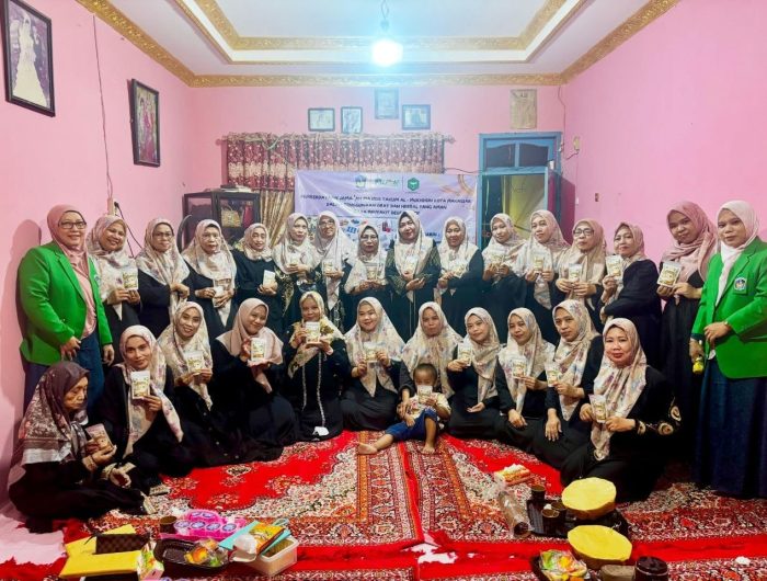Dosen Fakultas Farmasi Universitas Muslim Indonesia (UMI) melaksanakan kegiatan pengabdian kepada masyarakat melalui edukasi penggunaan obat yang aman dan pemanfaatan herbal berbasis pengetahuan kefarmasian bagi anggota Majelis Taklim Al-Mukhlisin, Kota Makassar, Sabtu (10/10/2026).