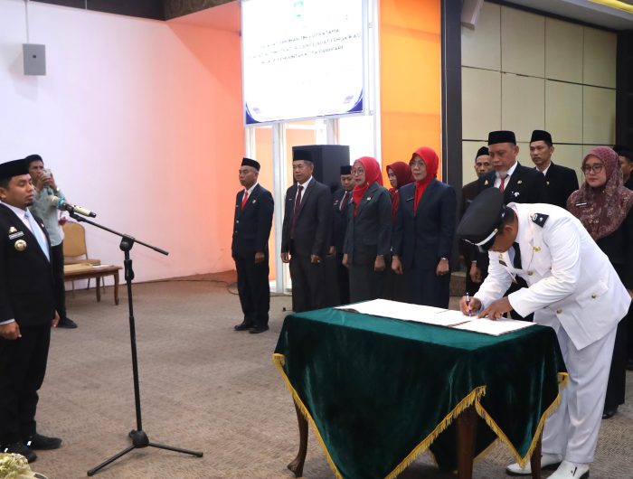 Wali Kota Parepare, Tasming Hamid, melantik sejumlah pejabat di lingkungan Pemerintah Kota Parepare, Rabu (14/10/2026).