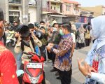 Pemerintah Kota Parepare membagikan 1.750 masker kepada masyarakat di 11 titik pada Kamis (15/10/2026). Kegiatan yang dipimpin Wali Kota Parepare, Tasming Hamid itu menjadi salah satu upaya mencegah infeksi saluran pernapasan akut (ISPA) di tengah kondisi kabut asap yang menyelimuti Kota Parepare.