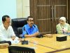 Plt Direktur Utama Perumda Air Minum Kota Makassar, Andi Syahrum, bersama Plt Direktur Keuangan Perumda Air Minum Kota Makassar, Wirda Fauzah Madjid, menerima audiensi Otoritas Jasa Keuangan (OJK) Sulawesi Selatan dan Sulawesi Barat (Sulselbar) di Ruang Rapat Direksi Kantor Perumda Air Minum Kota Makassar, Jalan Dr Ratulangi Nomor 3, Jumat (16/10/2026).