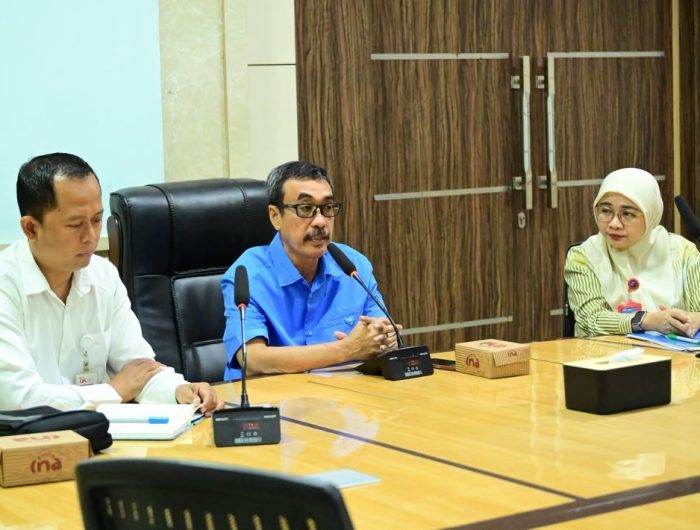 Terima Audiensi OJK Sulselbar, PDAM Makassar Bahas Solusi Pasokan Air 13 Plt Direktur Utama Perumda Air Minum Kota Makassar, Andi Syahrum, bersama Plt Direktur Keuangan Perumda Air Minum Kota Makassar, Wirda Fauzah Madjid, menerima audiensi Otoritas Jasa Keuangan (OJK) Sulawesi Selatan dan Sulawesi Barat (Sulselbar) di Ruang Rapat Direksi Kantor Perumda Air Minum Kota Makassar, Jalan Dr Ratulangi Nomor 3, Jumat (16/10/2026).