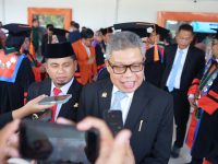Wali Kota Parepare, Tasming Hamid, menekankan pentingnya penguasaan ilmu pengetahuan dan teknologi, penguatan karakter, serta kemampuan berinovasi bagi lulusan perguruan tinggi dalam menghadapi tantangan dunia kerja dan mendukung pembangunan daerah.
