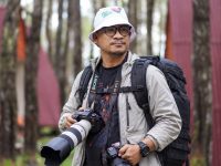 Setiap musim kemarau, asap dari hutan dan lahan gambut yang terbakar menyelimuti Sumatra dan Kalimantan, bahkan melintasi batas Provinsi lainnya. Pemberitaan biasanya berputar pada jumlah titik panas, luas lahan terbakar, dan upaya pemadaman. Kebakaran lalu dipahami sebagai bencana alam yang diperparah kelalaian atau kejahatan individu.