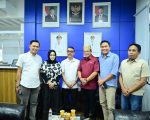 Plt Direktur Utama Perumda Air Minum Kota Makassar, Andi Syahrum, menerima kunjungan kerja Anggota DPD RI, Andi Abdul Waris Halid, di Kantor Perumda Air Minum Kota Makassar, Jalan Dr. Ratulangi No. 3, Rabu (21/10/2026).