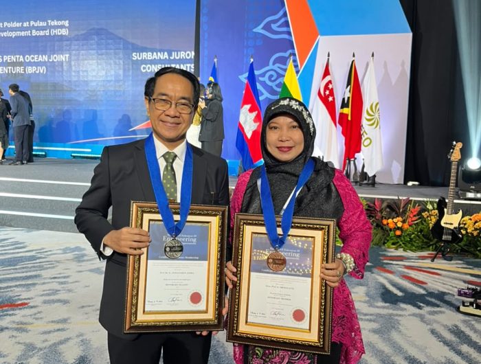 Dua Akademisi Makassar Tembus Jejaring Keinsinyuran ASEAN, Unhas dan PNUP Perkuat Standar Global 13 Dua akademisi asal Makassar, Sulawesi Selatan, menunjukkan kontribusi dalam pengembangan keinsinyuran di tingkat nasional dan regional ASEAN. Keduanya adalah Rektor Universitas Hasanuddin (Unhas) Prof. Dr. Ir. Jamaluddin Jompa, M.Sc. dan dosen senior Teknik Elektro Politeknik Negeri Ujung Pandang (PNUP) Assoc. Prof. Ir. Sirmayanti, S.T., M.Eng., Ph.D., IPU, ASEAN Eng.