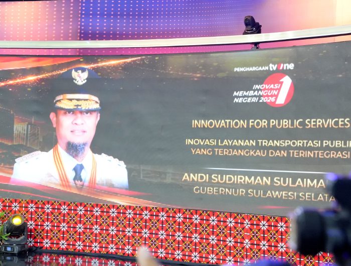 Andi Sudirman Sulaiman Bawa Sulsel Raih Penghargaan Inovasi Membangun Negeri 2026 13 Pemerintah Provinsi Sulawesi Selatan meraih penghargaan dalam ajang Inovasi Membangun Negeri 2026 yang diselenggarakan tvOne atas inovasi layanan transportasi publik yang terjangkau dan terintegrasi.