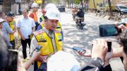 Gubernur Sulawesi Selatan, Andi Sudirman Sulaiman, merespon kerusakan jalan di sepanjang sisi Tol Ir. Sutami, Kecamatan Tamalanrea, Kota Makassar, yang menjadi keluhan masyarakat.
