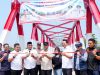 Gubernur Sulawesi Selatan, Andi Sudirman Sulaiman meresmikan Jembatan Salujambu Andalan di Kecamatan Lamasi, Kabupaten Luwu, Kamis (29/10/2026).