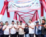 Gubernur Sulawesi Selatan, Andi Sudirman Sulaiman meresmikan Jembatan Salujambu Andalan di Kecamatan Lamasi, Kabupaten Luwu, Kamis (29/10/2026).