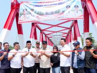 Gubernur Sulawesi Selatan, Andi Sudirman Sulaiman meresmikan Jembatan Salujambu Andalan di Kecamatan Lamasi, Kabupaten Luwu, Kamis (29/10/2026).