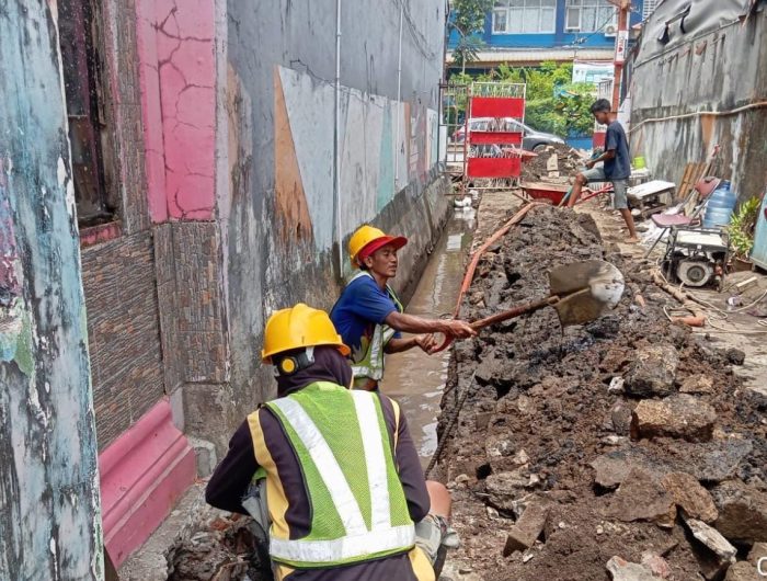 Perbaikan Jalan dan Drainase di Lorong 28 Pongtiku Sudah Berjalan 13 b410a07f fd81 469d a31f eea3ab7d9dc0