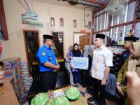 Bawa Pesan Duka Mendagri, Safrizal Temui Keluarga Tiga Petugas Damkar Pangkep 13 Bawa Pesan Duka Mendagri, Safrizal Temui Keluarga Tiga Petugas Damkar Pangkep