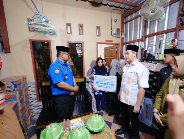 Bawa Pesan Duka Mendagri, Safrizal Temui Keluarga Tiga Petugas Damkar Pangkep
